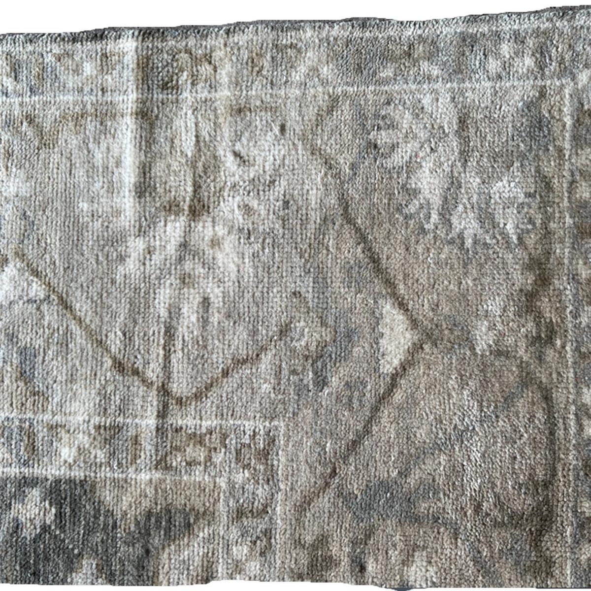 Oushak 64 Traditional Hand Knotted Wool Rug in Beige255x307cm – image 2