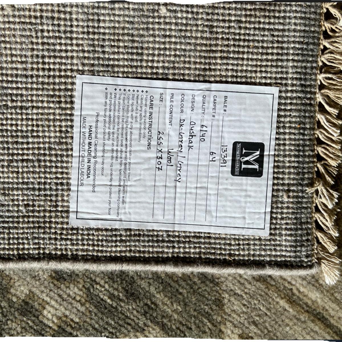 Oushak 64 Traditional Hand Knotted Wool Rug in Beige255x307cm – image 3