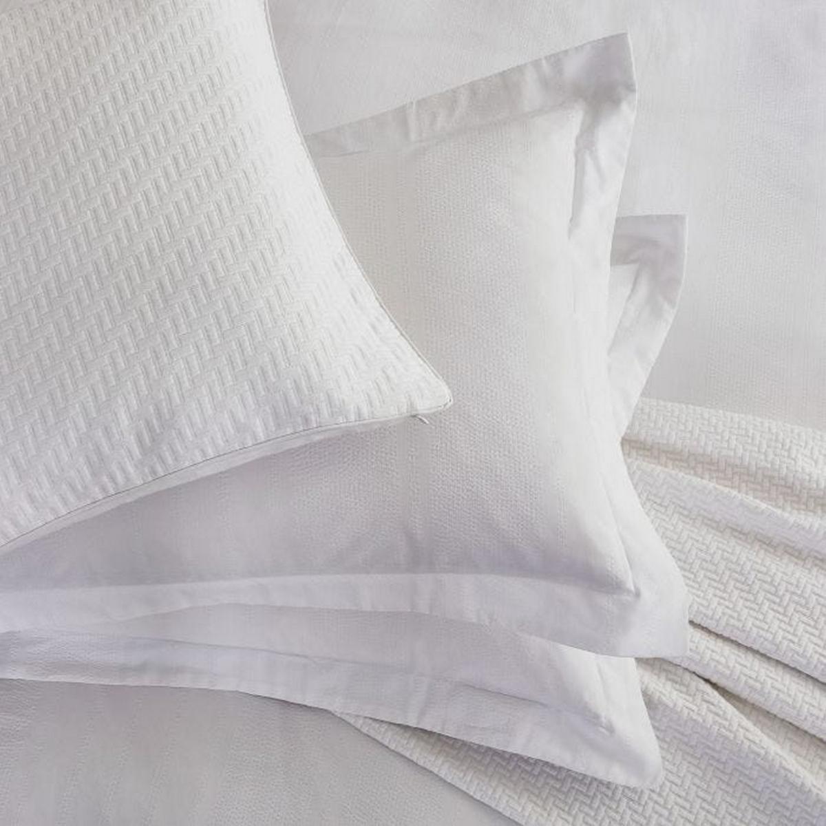 Tenno Plain Dye Seersucker Stripe Bedding in White 200x200cm – image 4