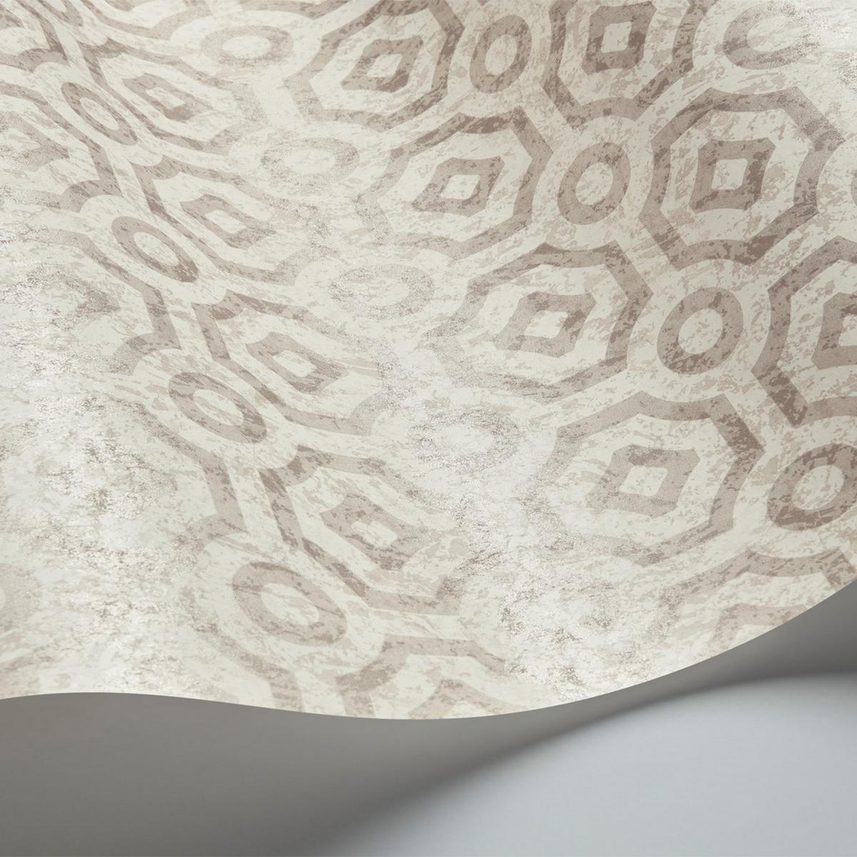 Queens Quarter Wallpaper 10023 by Cole & Son in CreamRoll