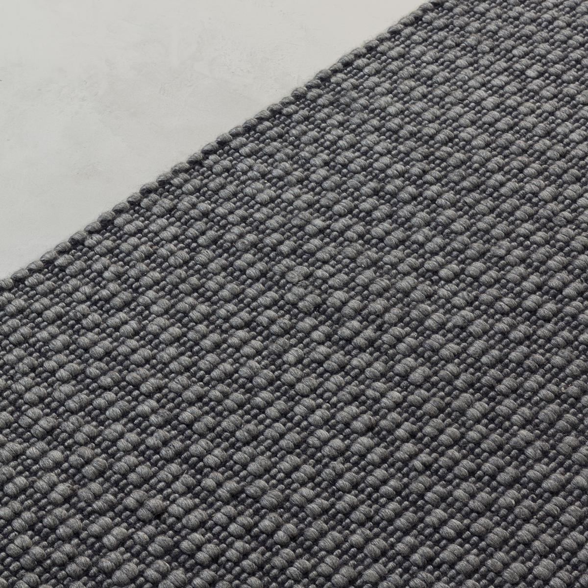 Rhythm Rugs 248 001 900 in charcoal grey by Ligne Pure – image 2