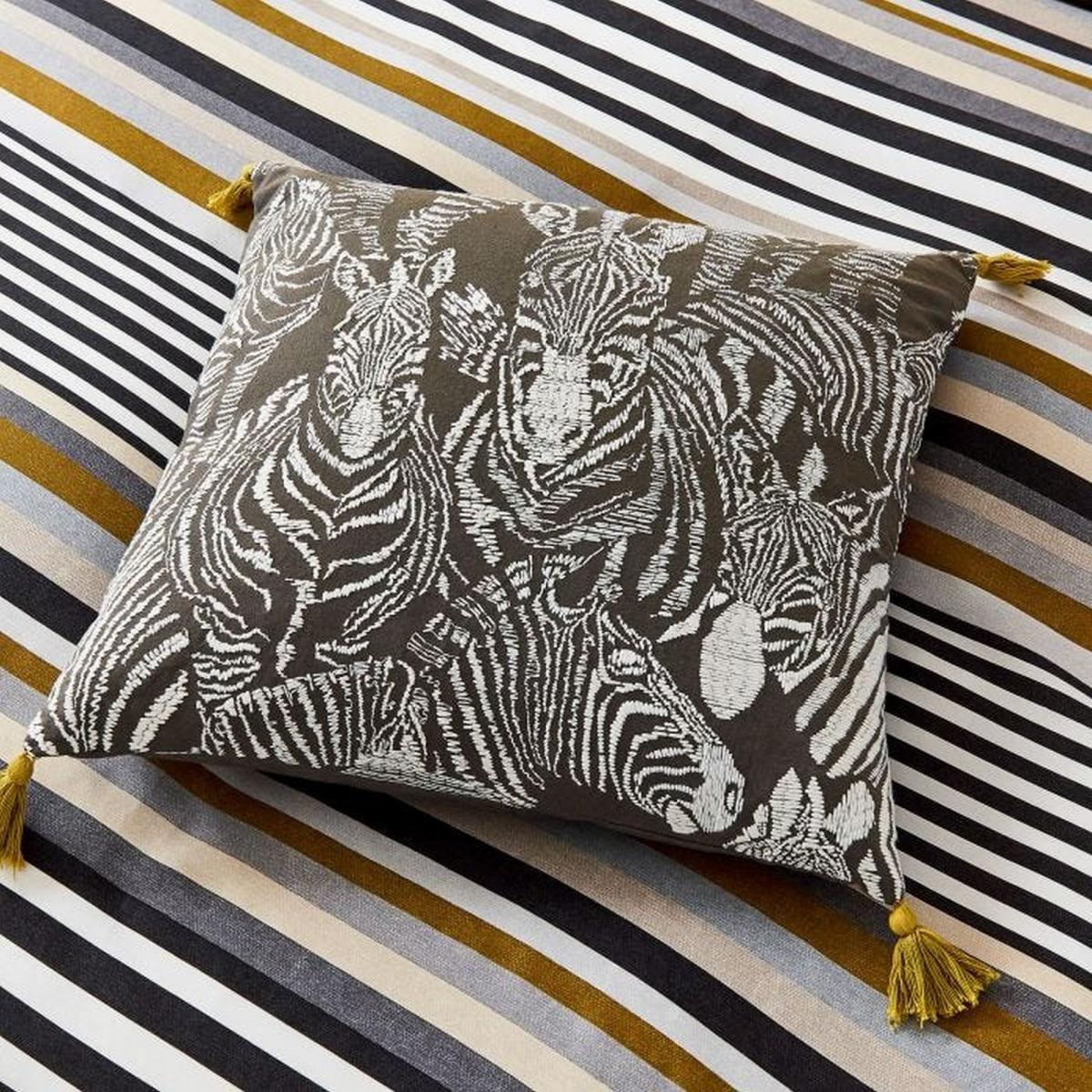 Rosita Bedding Duvet Cover and Pillowcase By Harlequin in Charcoal Grey 200x200cm – image 4