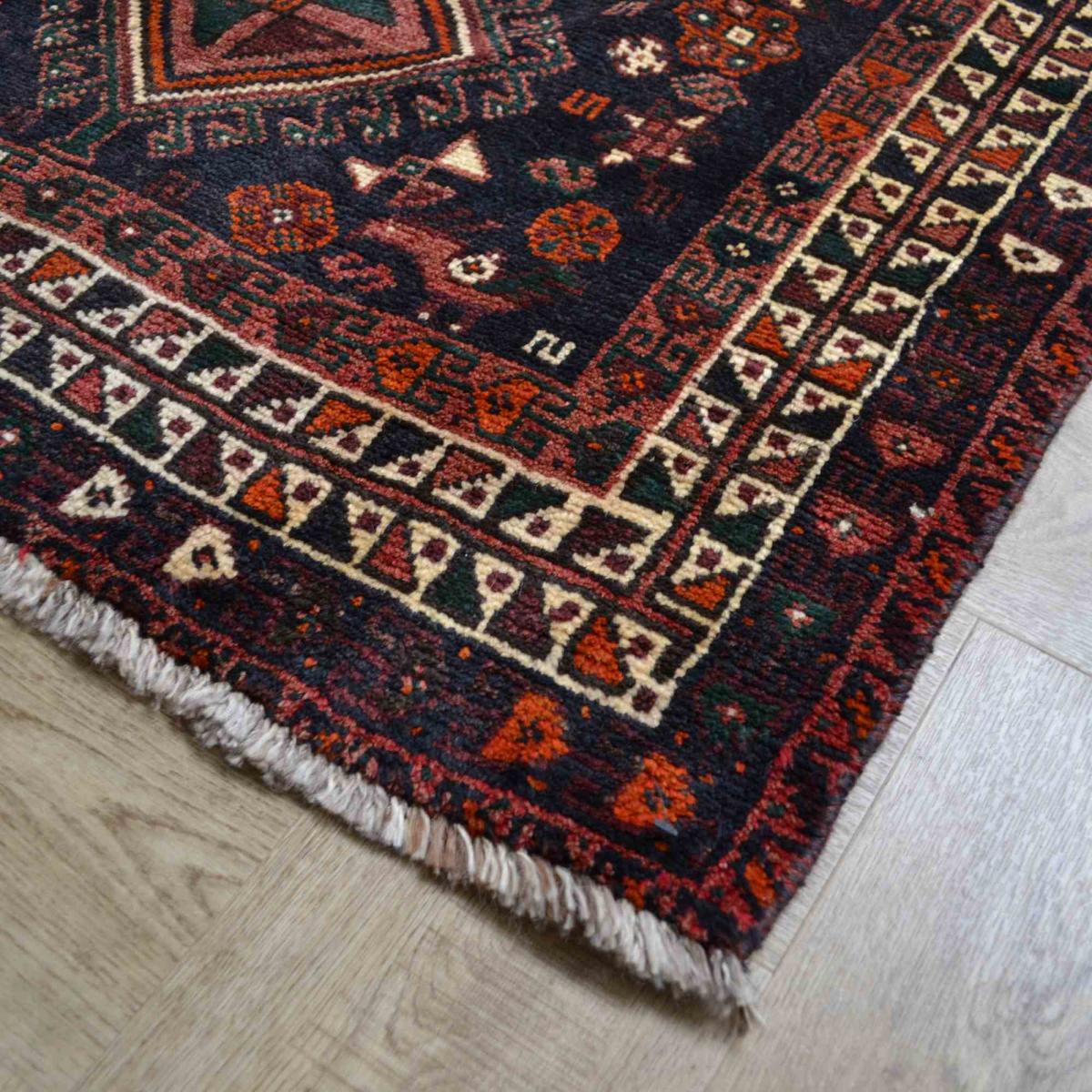 Shiraz Traditional Persian Medallion Rug in Red Navy321x218cm – image 2