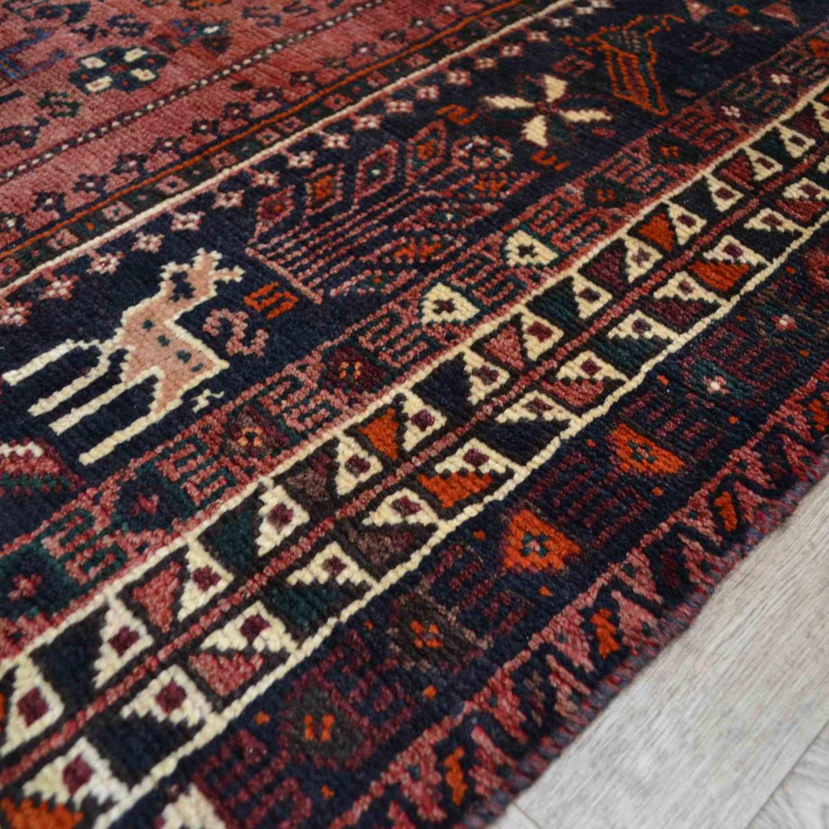 Shiraz Traditional Persian Medallion Rug in Red Navy321x218cm – image 3