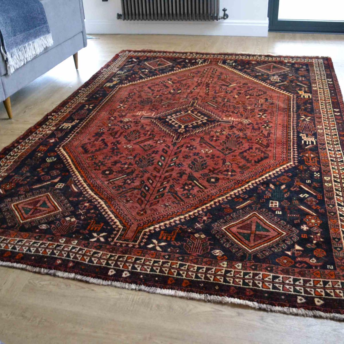 Shiraz Traditional Persian Medallion Rug in Red Navy321x218cm – image 1
