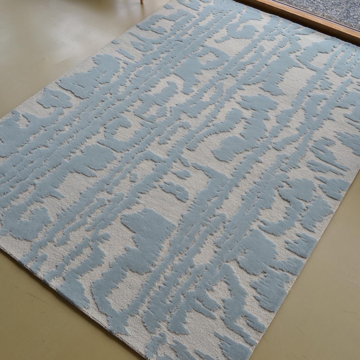 Waterwave Stripe Rugs 039908 in Pearl by Florence Broadhurst – image 2