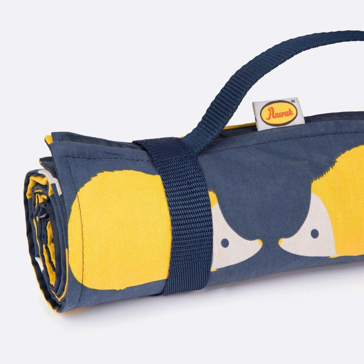 Kissing Hedgehogs Picnic Blanket in Navy Blue 145x250cm – image 2