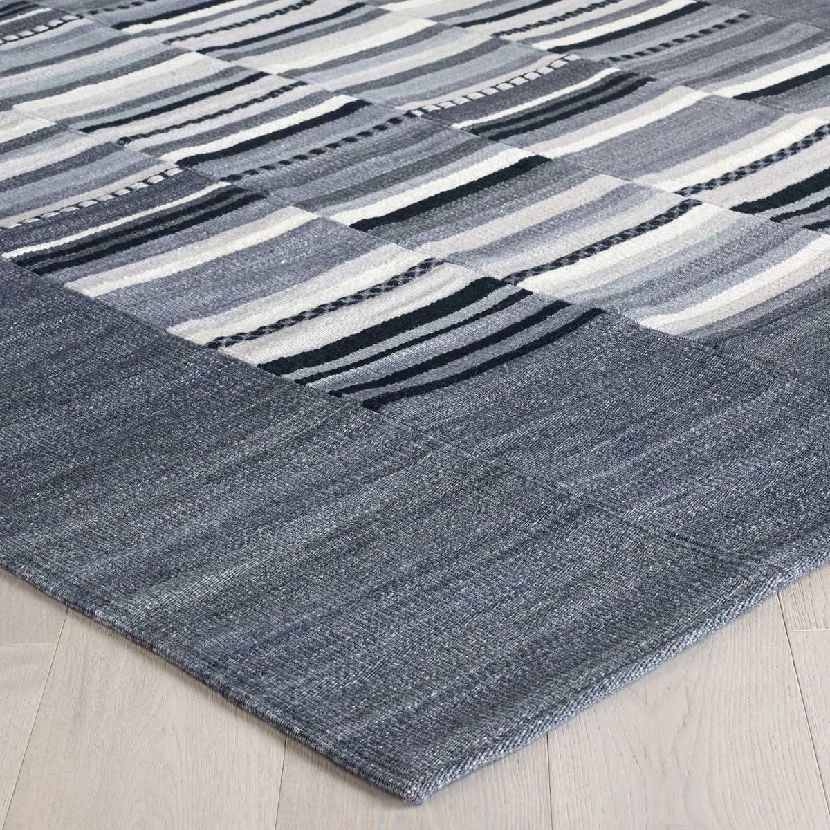 Navajo Rugs in Stripe Grey – image 2