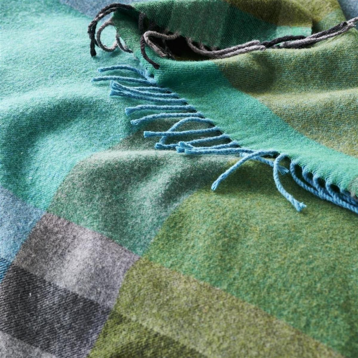 Bampton Emerald Woven Throw in Emerald Green by Designers Guild 190x130cm – image 2