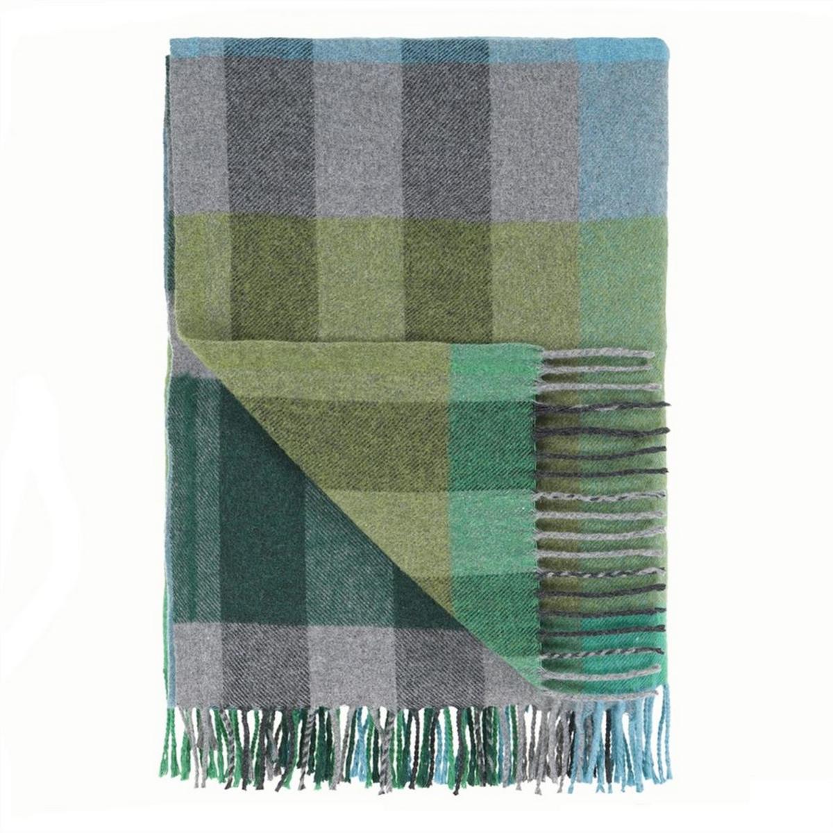 Bampton Emerald Woven Throw in Emerald Green by Designers Guild 190x130cm – image 3