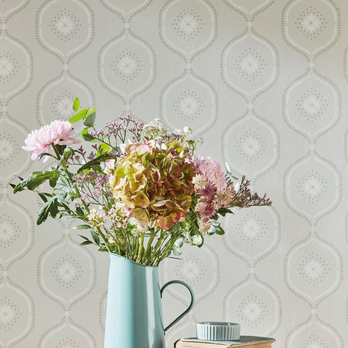 Milcombe Wallpaper 216882 by Sanderson in Putty Grey Roll – image 2