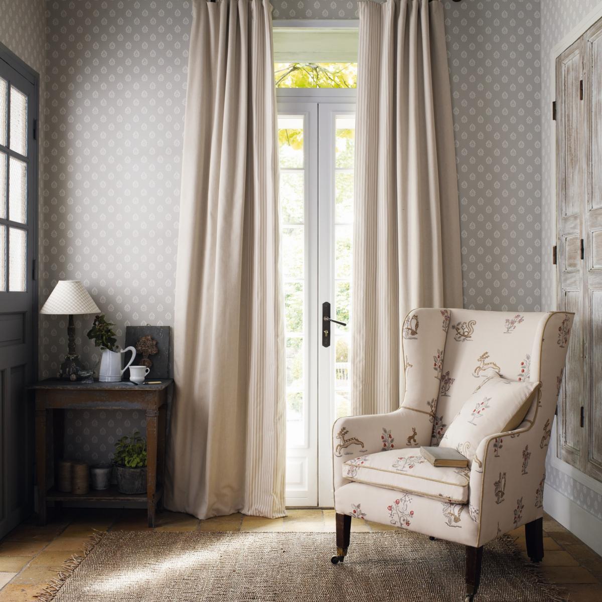 Florrie Wallpaper 214062 by Sanderson in Pebble GreyRoll – image 1