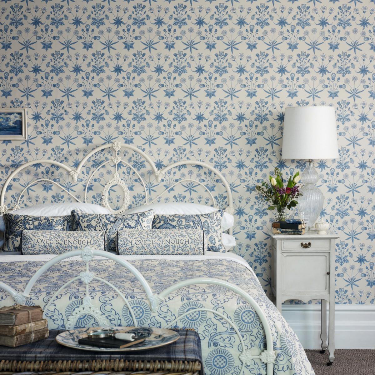 Daisy Wallpaper 212561 by Morris & Co in Blue Ivory Roll – image 3