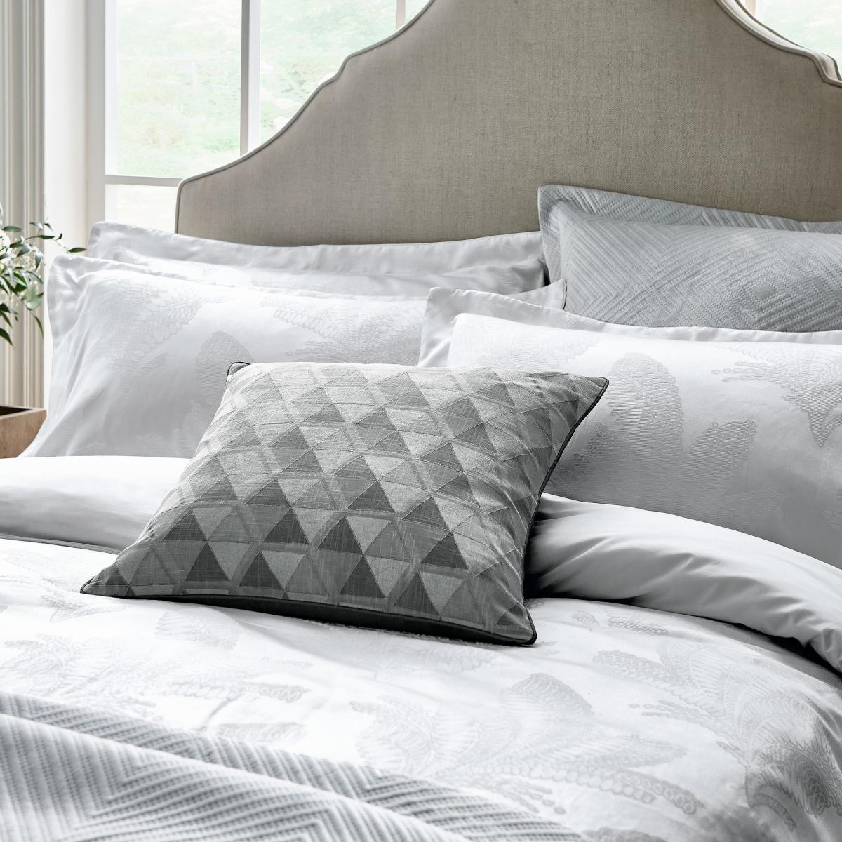 Gatsby Bedding Duvet Cover and Pillowcase by Helena Springfield in White 140x200cm – image 1