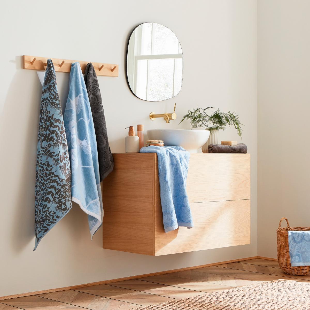 Photo Magnolia Towels by Ted Baker in Blue70x130cm – image 3