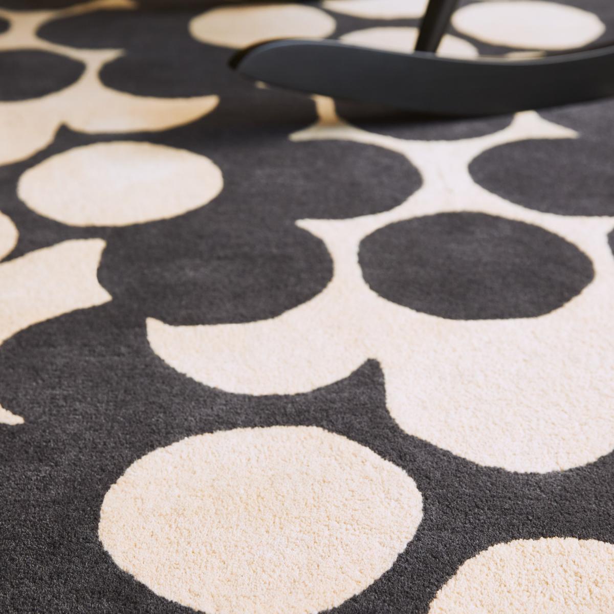 Puzzle Flower Wool Rugs 060905 in Slate By Designer Orla Kiely – image 2