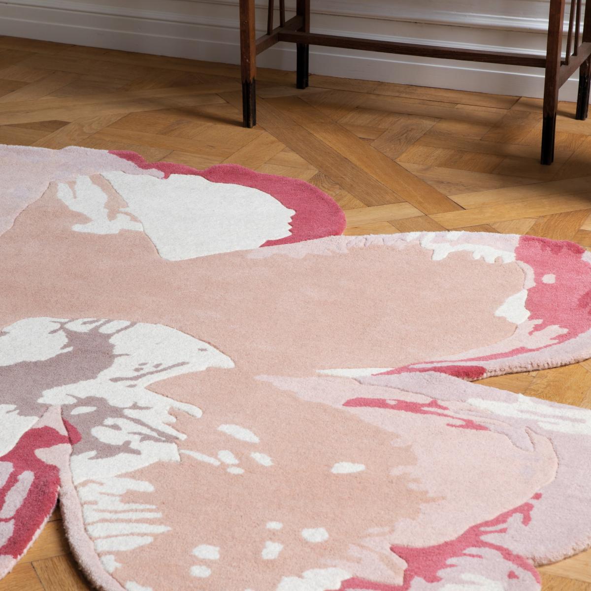 Shaped Magnolia 162302 Circle Rugs by Ted Baker in Light Pink200x200cm – image 1