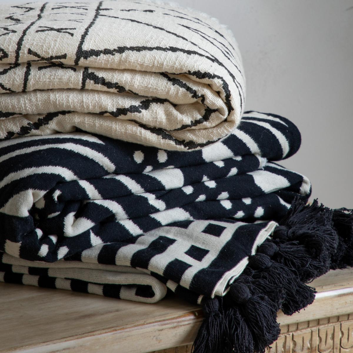 Lucas Abstract Knitted Throw in Black & Cream 130x170cm – image 4