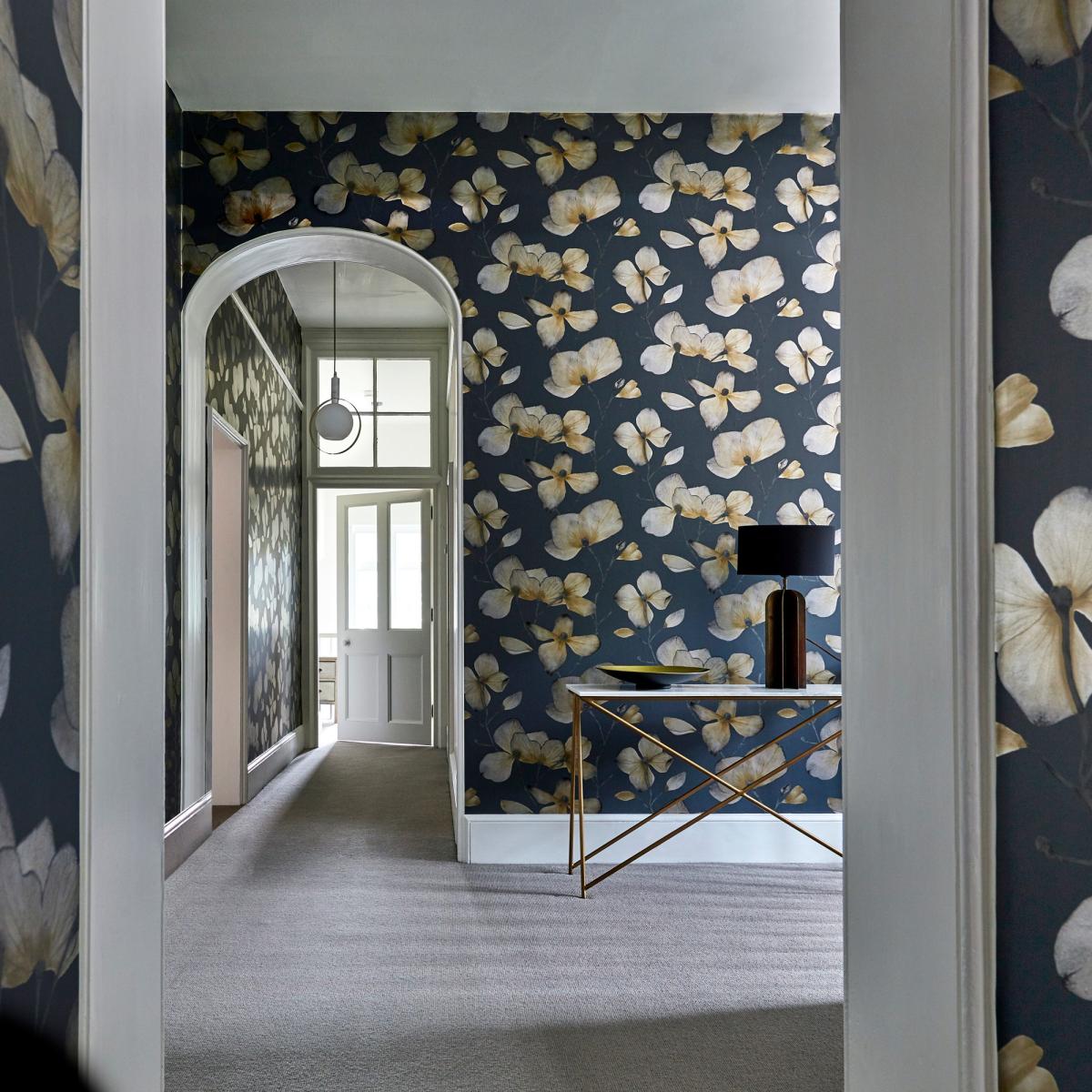 Kienze Wallpaper 111959 by Harlequin in Graphite GilverRoll – image 2