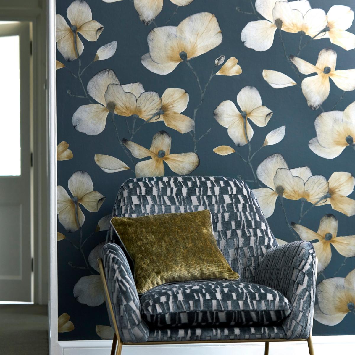 Kienze Wallpaper 111959 by Harlequin in Graphite GilverRoll – image 3