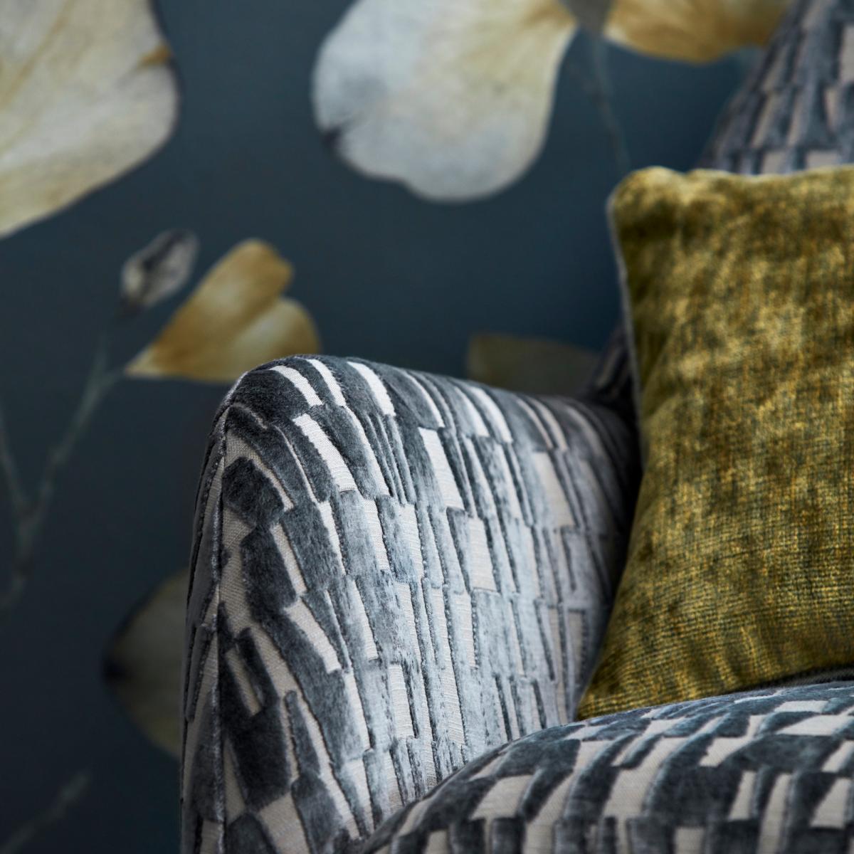 Kienze Wallpaper 111959 by Harlequin in Graphite GilverRoll – image 4