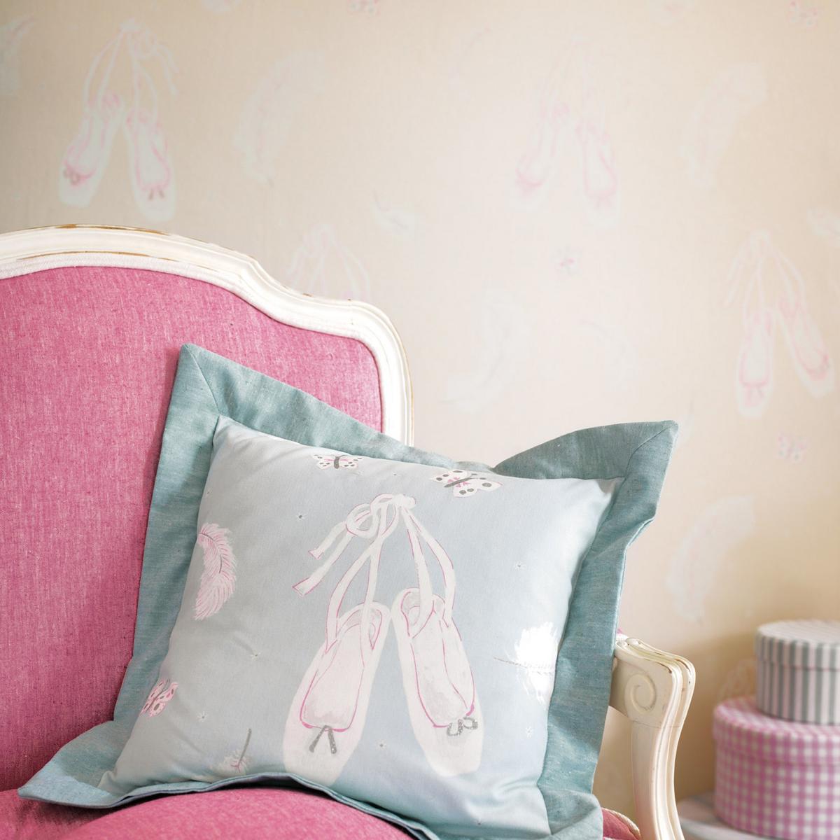 Ballet Shoes Wallpaper 214021 by Sanderson in Vanilla White Roll – image 4
