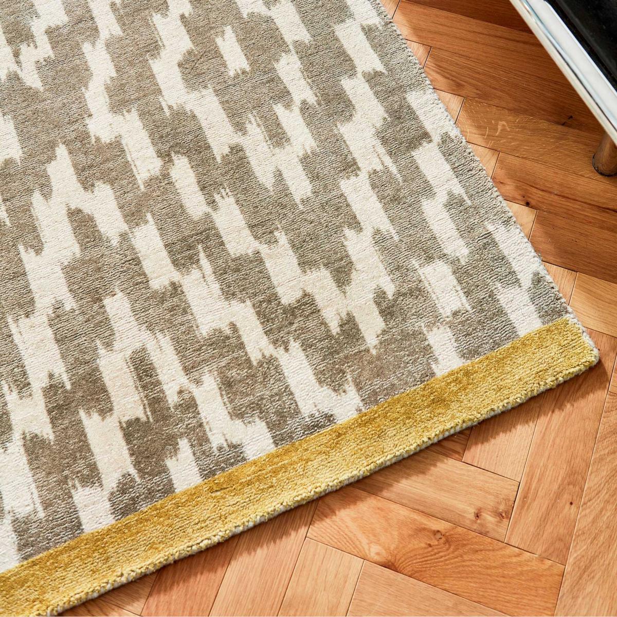 Uteki Geometric Diamond Wool Rugs 023604 in Slate Grey – image 1