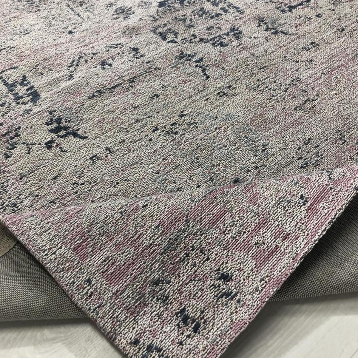 Maxima Traditional Distressed Rug In Fuchsia 120x180cm – image 2