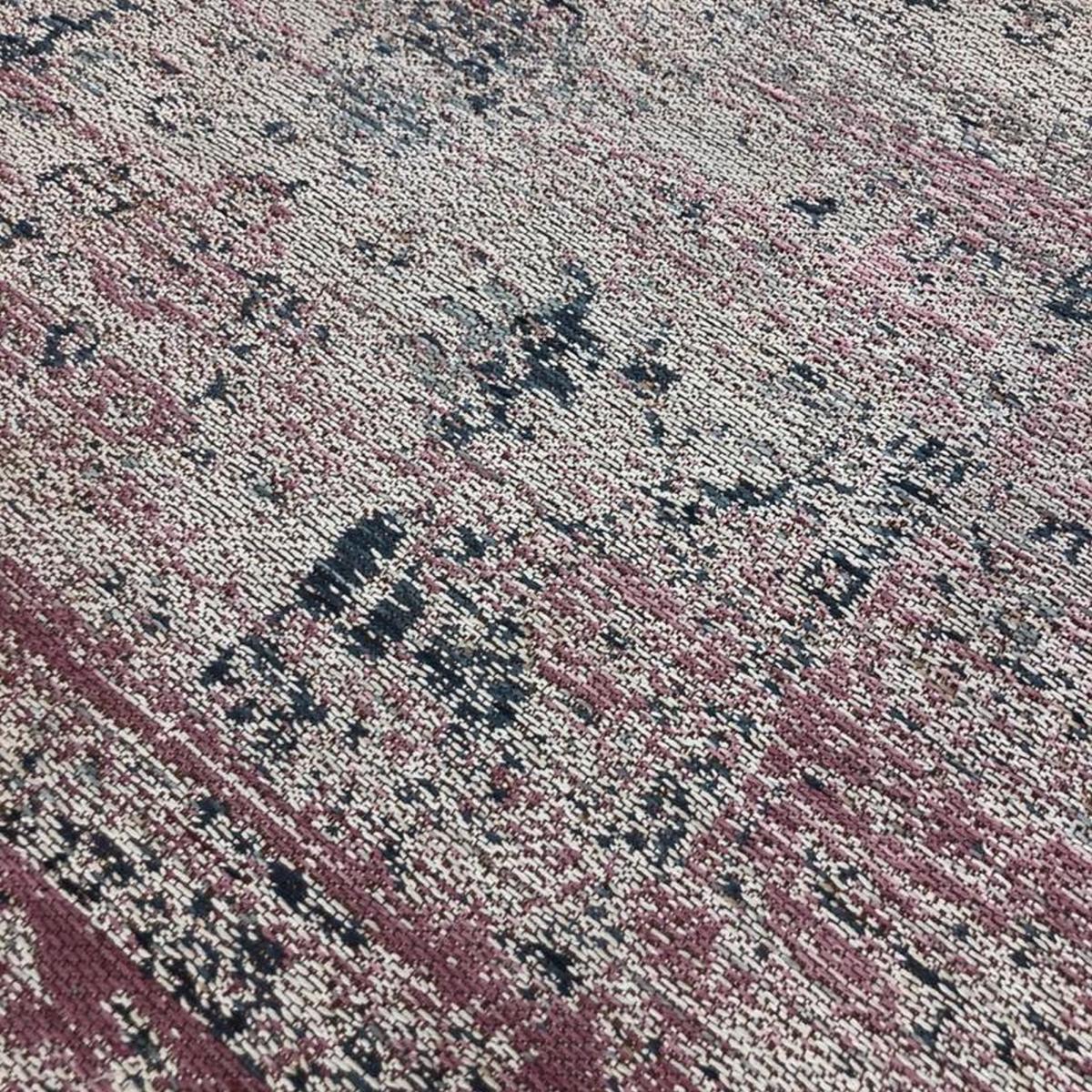 Maxima Traditional Distressed Rug In Fuchsia 120x180cm – image 4