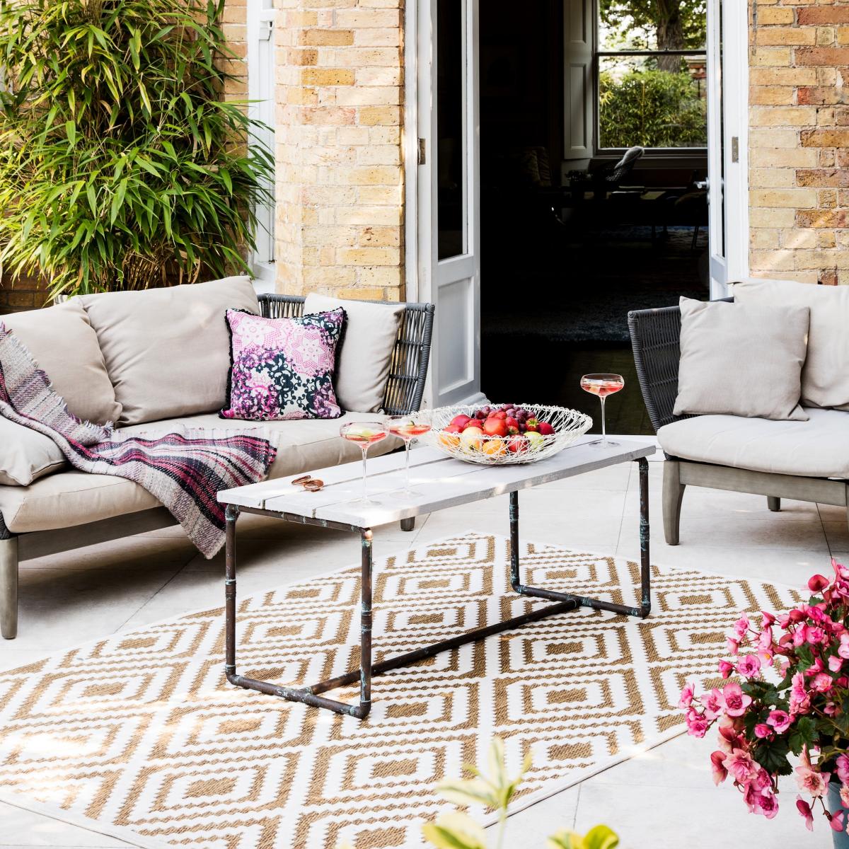 Plaza PZ02 Rugs in Ivory – image 1