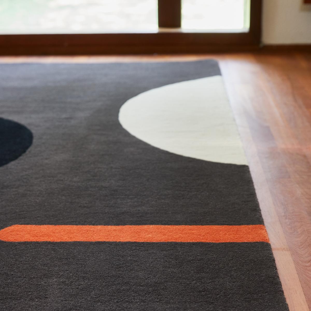 Geo Flower Wool Rugs 060605 in Graphite By Designer Orla Kiely – image 2