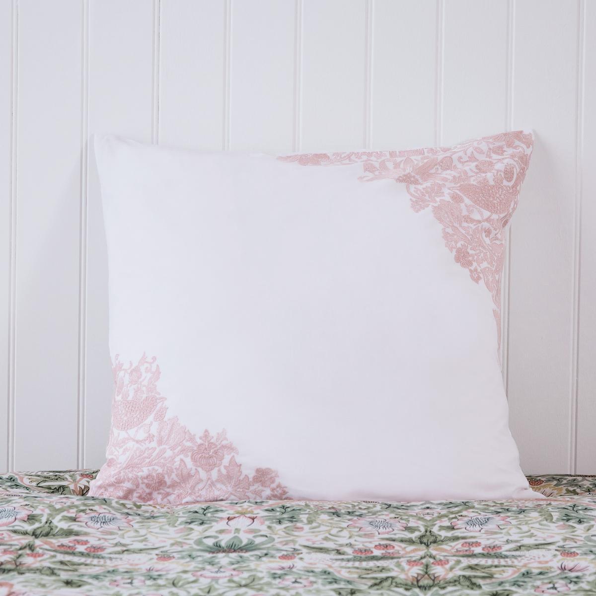 Strawberry Thief Bedding by William Morris in Cochineal Pink140x200cm – image 3