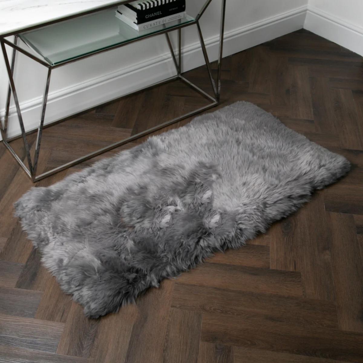 Beaumont New Zealand Sheepskin Rug in Grey70x140cm – image 2