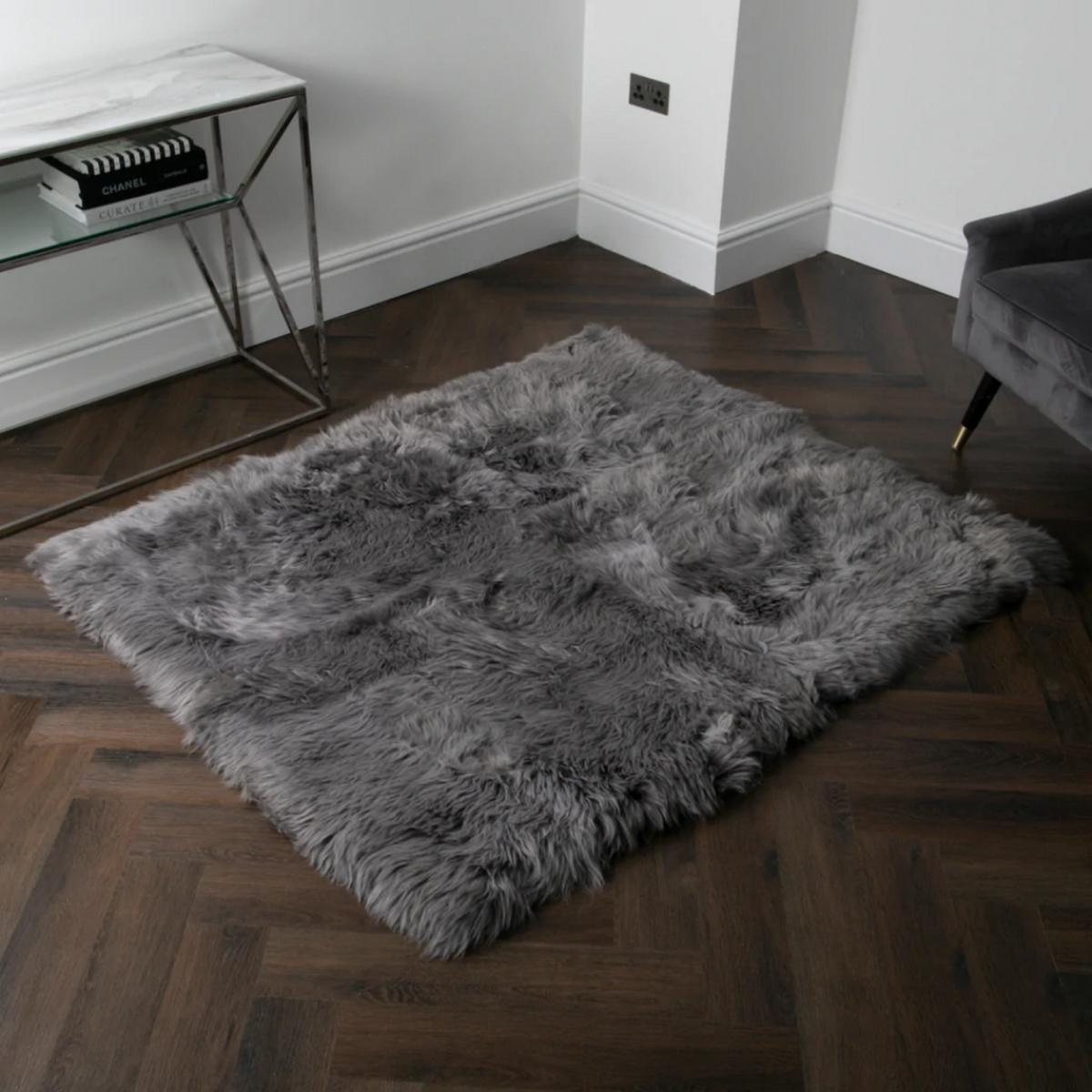 Beaumont New Zealand Sheepskin Rug in Grey70x140cm – image 1