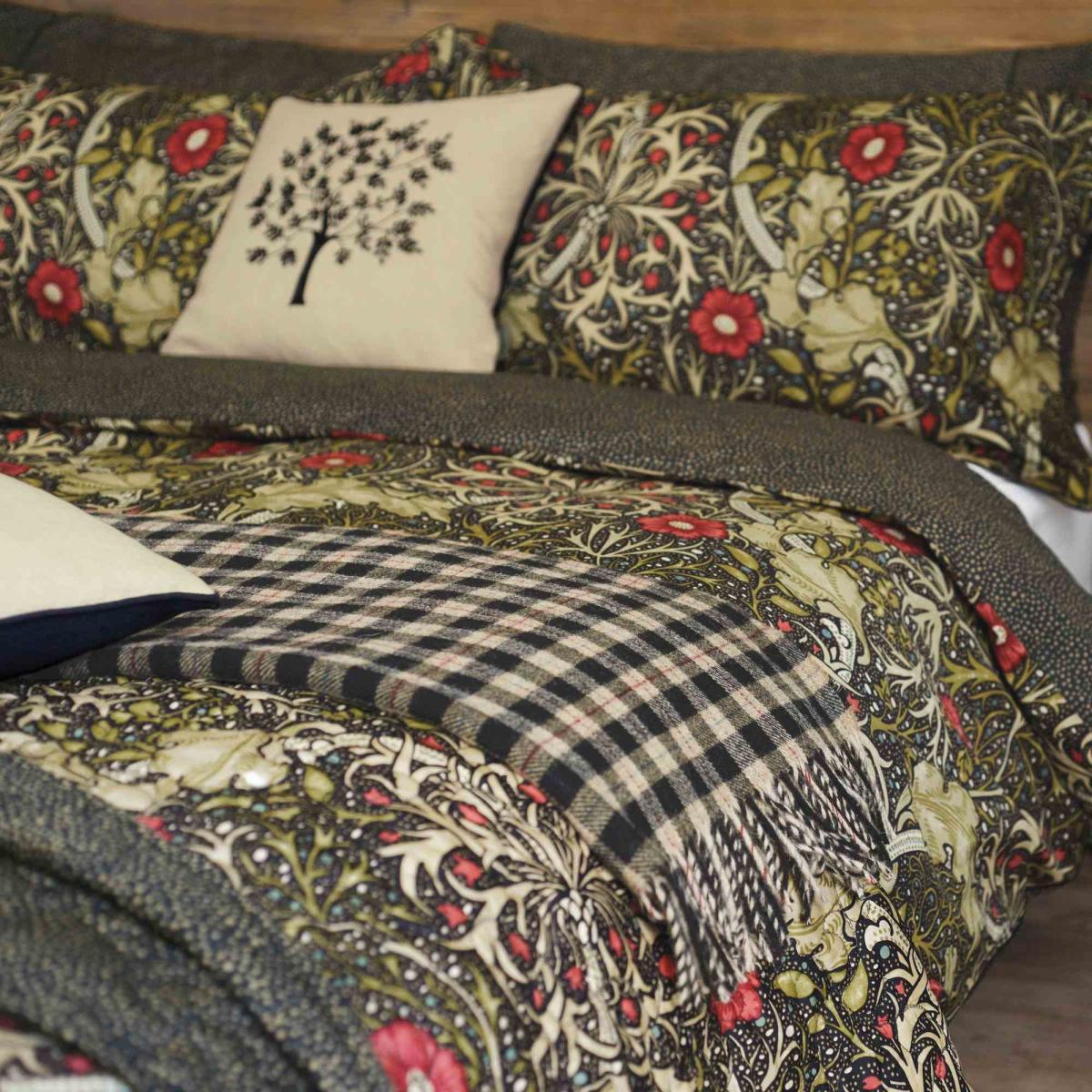 Morris Seaweed Bedding Duvet Cover and Pillowcase By Morris & Co in Black 40x40cm – image 2