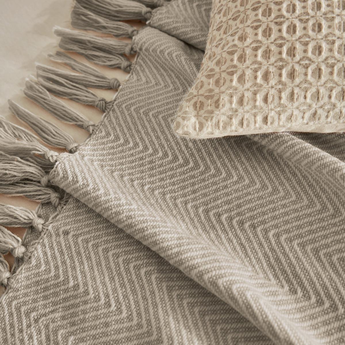 Serenity Herringbone Woven Throw by Katie Piper in Linen130x170cm – image 3