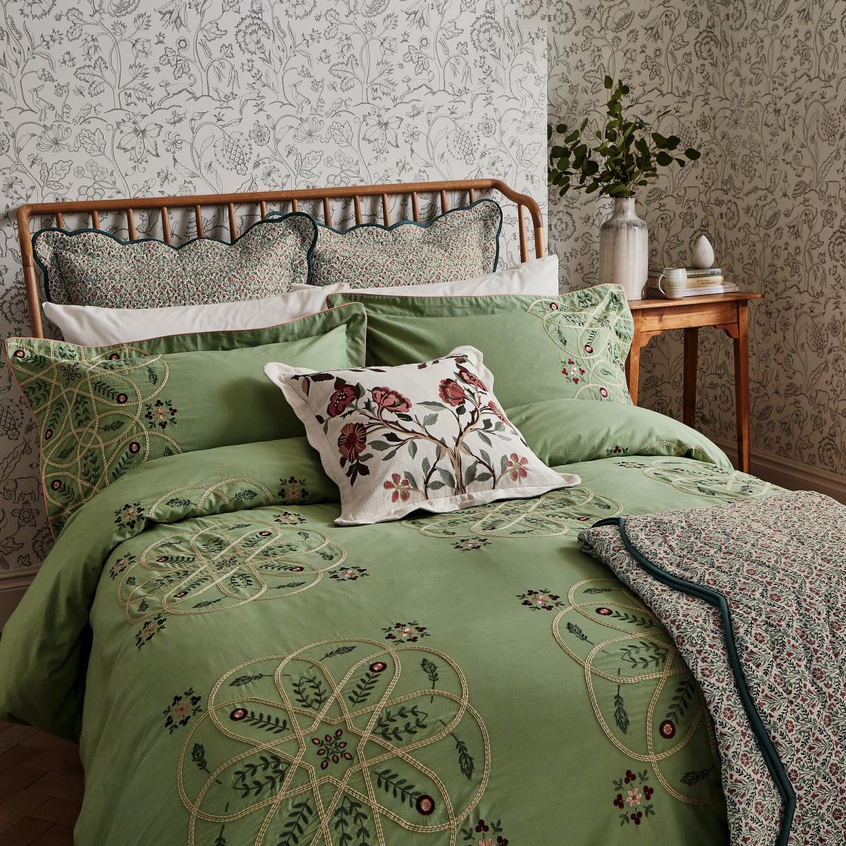 Brophy Embroidery Floral Throw by Morris & Co in Green&nbsp;170x220cm – image 2