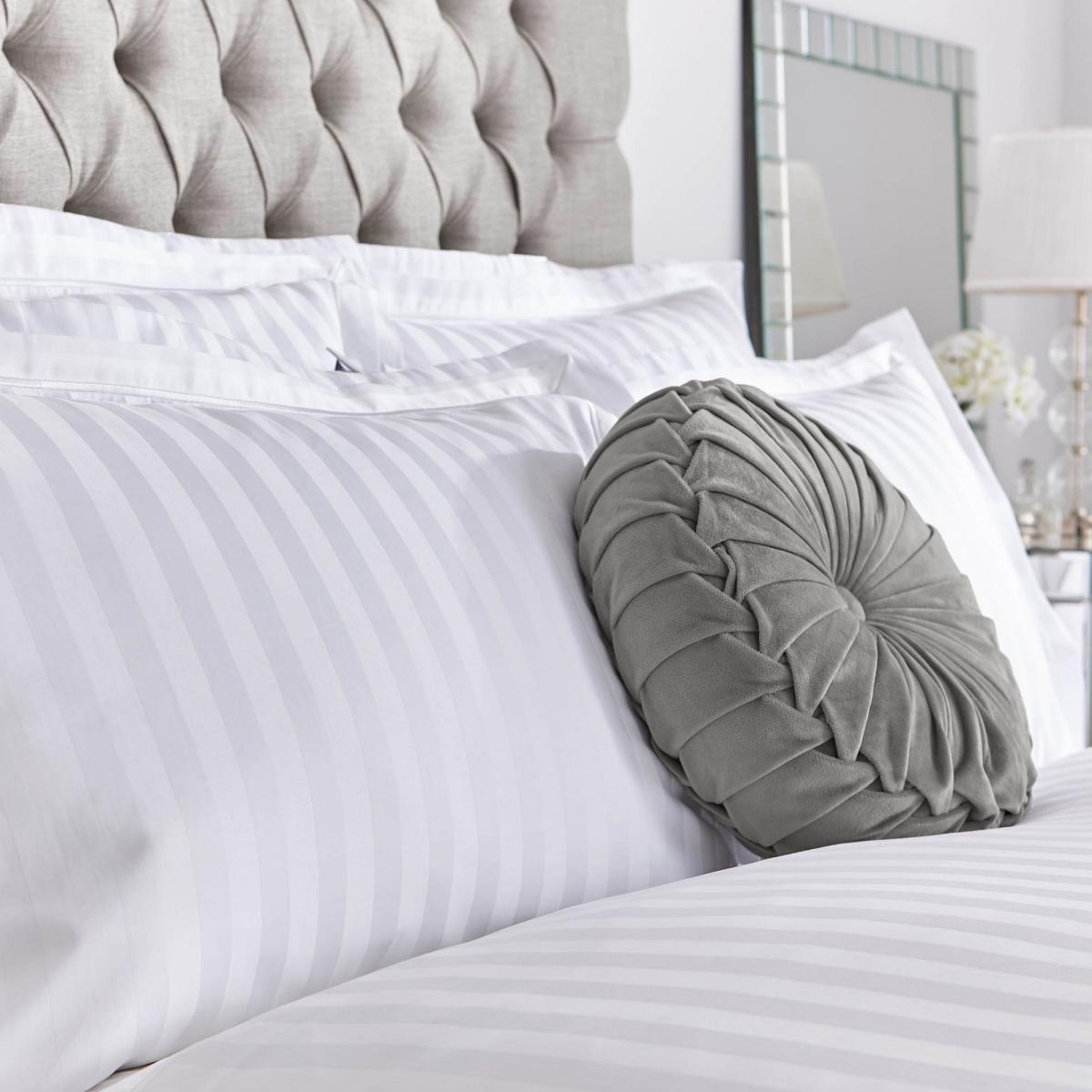 Shalford Cotton Bedding Set by Laura Ashley in White137x200cm – image 2