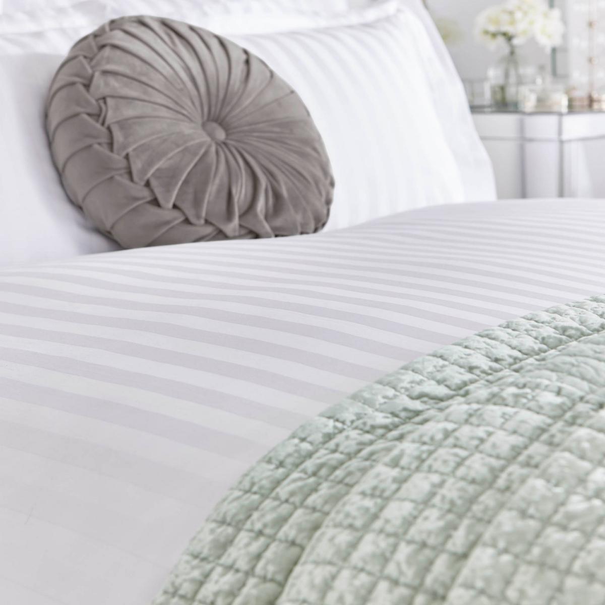 Shalford Cotton Bedding Set by Laura Ashley in White137x200cm – image 3