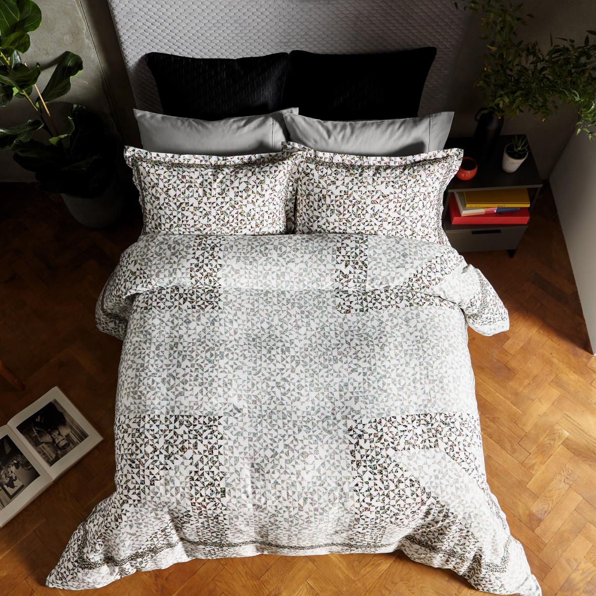 Uxman Geometric Bedding Duvet Cover and Pillowcase by Ted Baker in Multi 140x200cm – image 1