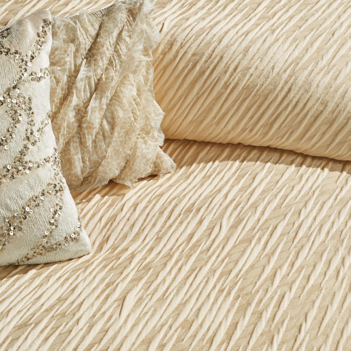 Donna Karan Gold Dust Jacquard Bedding in Gold 220x230cm – image 2