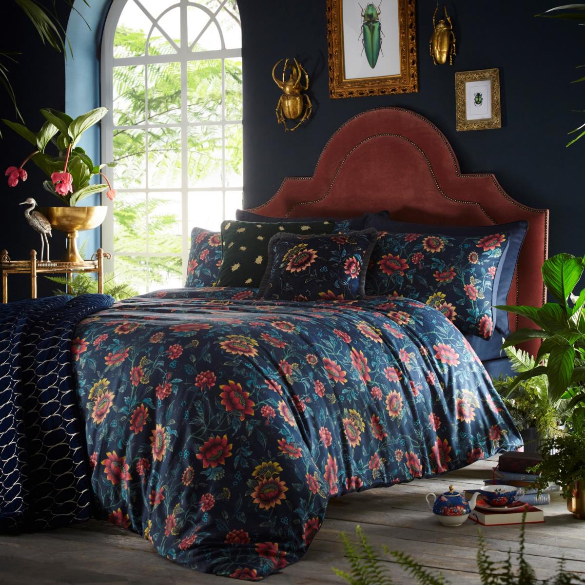 Tonquin Floral Bedding By Wedgwood in Midnight Blue 220x230cm – image 1