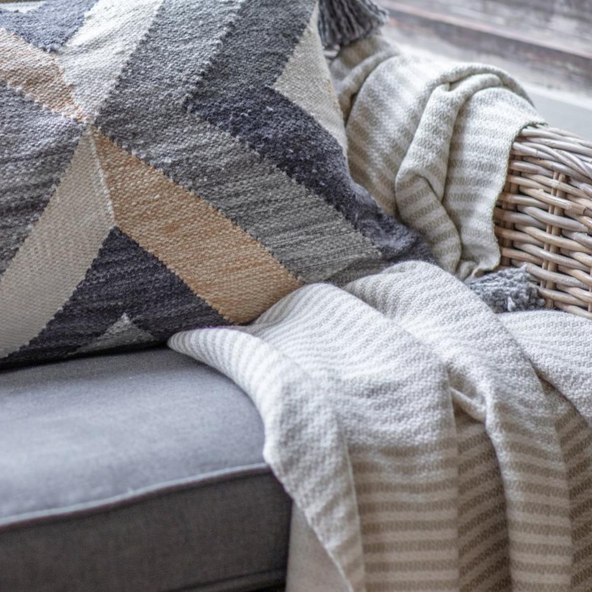 Kemi Striped Tassel Kilburn & Scott Throw in Cream White 130x170cm – image 2