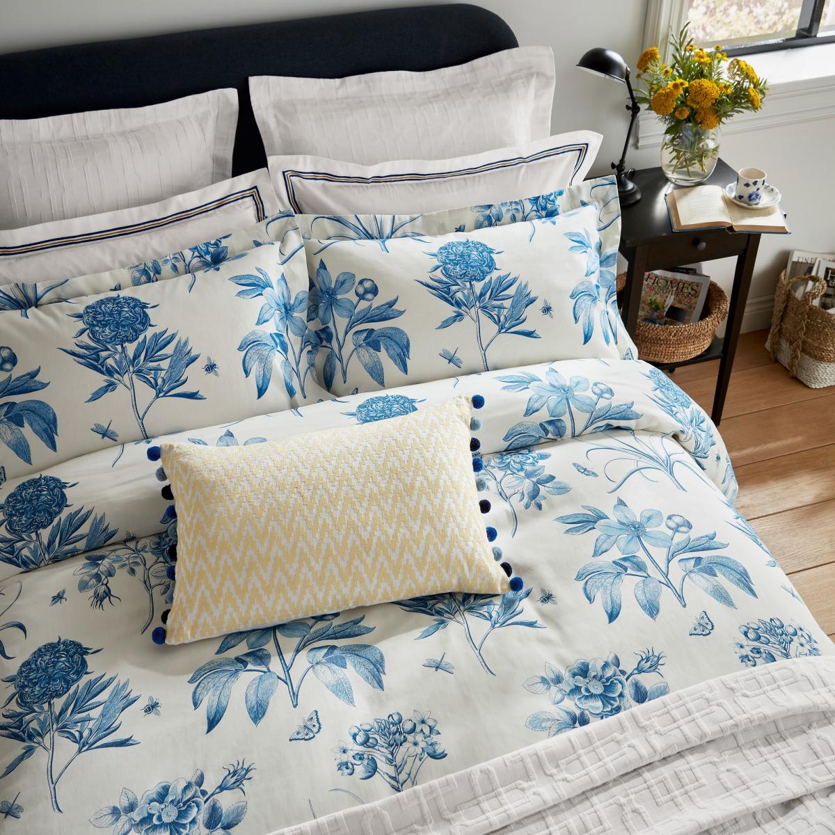Etchings & Roses Bedding by Sanderson in China Blue 200x200cm – image 1