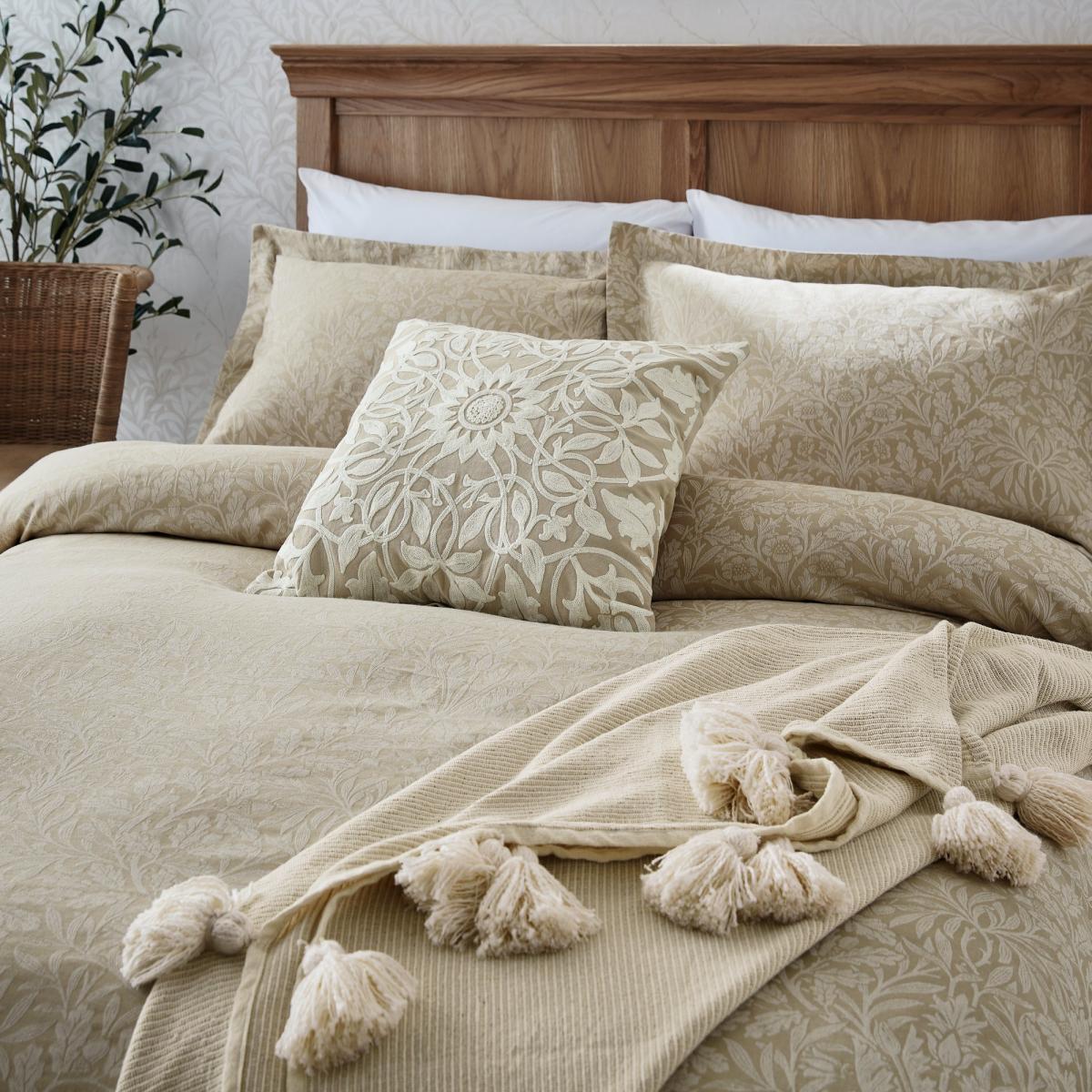 Pure Acorn Jacquard Bedding by Morris & Co in Linen 200x200cm – image 2