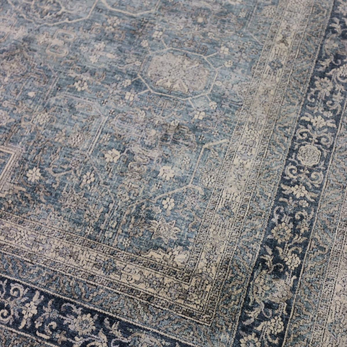 Heritage Tabriz Traditional Distressed Medallion Rug in Blue – image 1