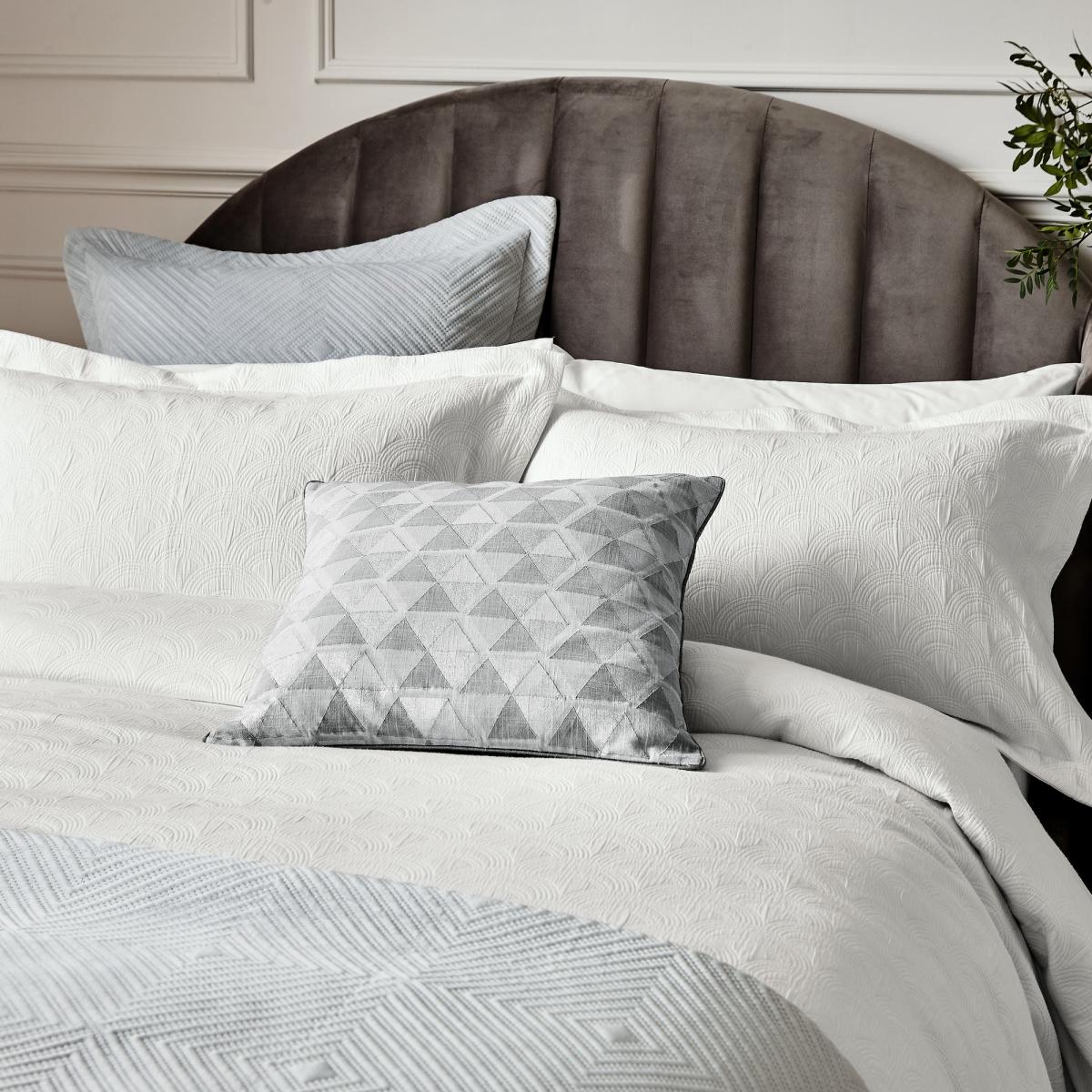 Sunburst Bedding by Helena Springfield in White220x260cm – image 2