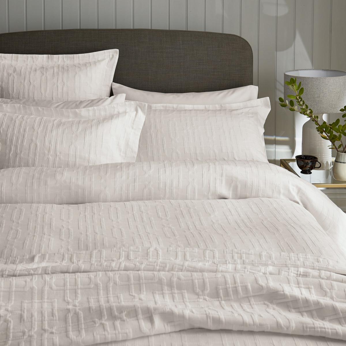 Hampton Trellis Geometric Bedding by Sanderson in White 260x220cm – image 2