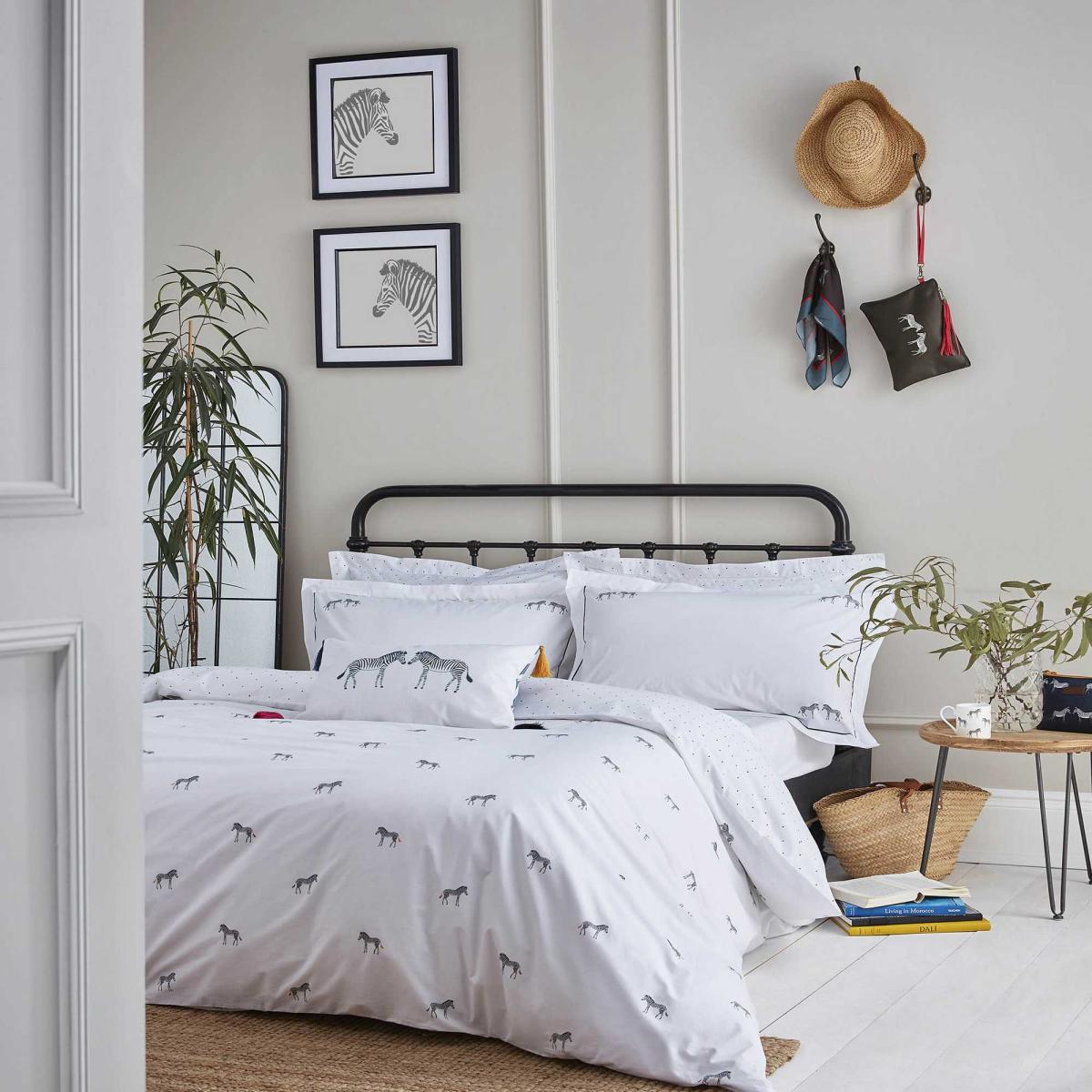 ZSL Zebra Bedding and Pillowcase By Sophie Allport in Monochrome&nbsp;75x50cm – image 2