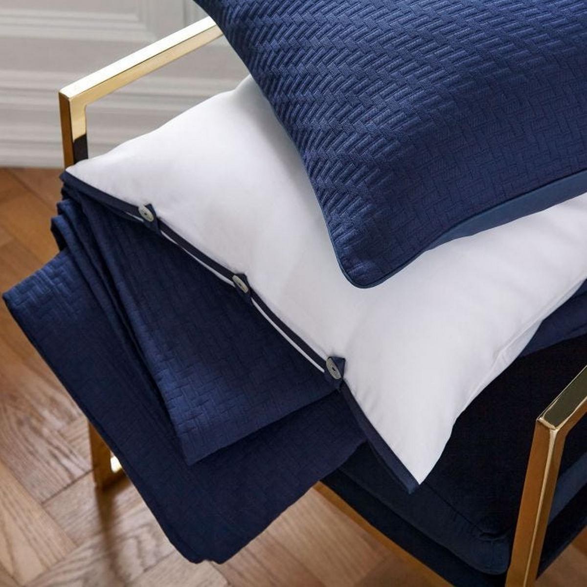 Komoro Plain Ribbon Piping Cotton Bedding in White Midnight Blue 200x200cm – image 4